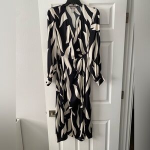 H&M Black and Cream Patterned Long Sleeve Dress